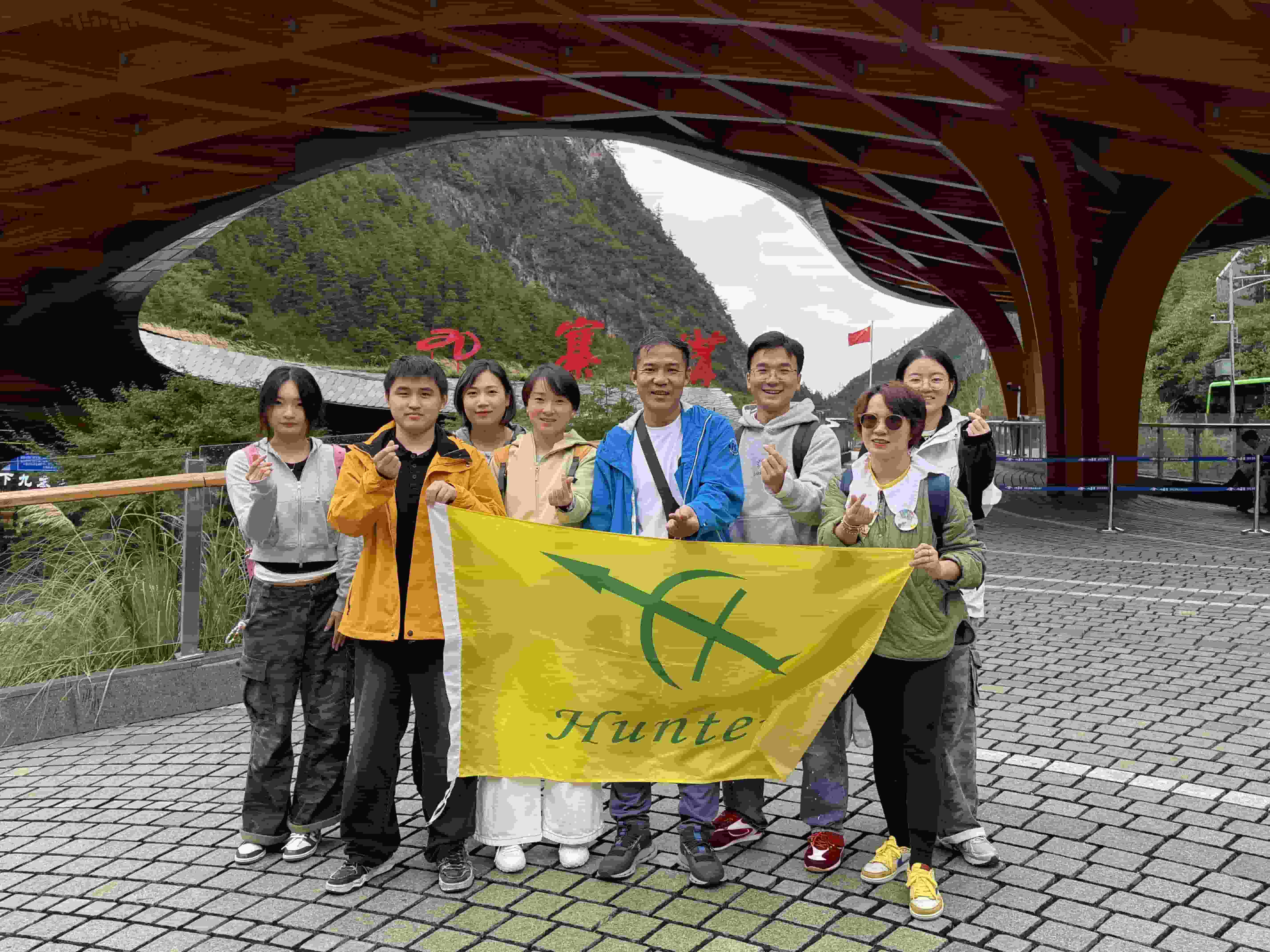 Ud over bjerge og have, forener håndværk | Dokumentar om Shanghai Visa Plastics' 